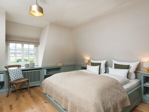3 bedrooms, iron/ironing board, travel cot, WiFi