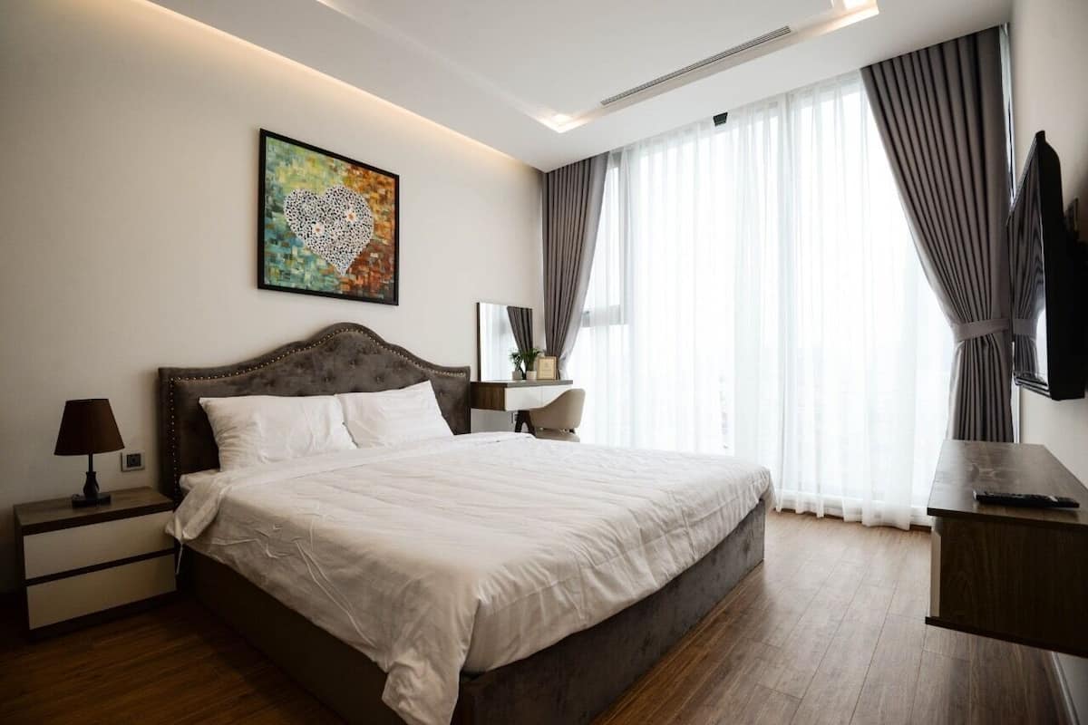1 bedroom, in-room safe, desk, blackout curtains