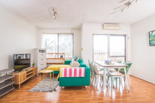 公寓 (2 Bedrooms) | 客廳 | 電視