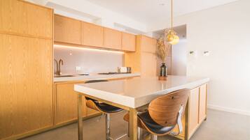 Apartment (2 Bedrooms) | Private kitchen | Oven, stovetop, dishwasher, cookware/dishes/utensils