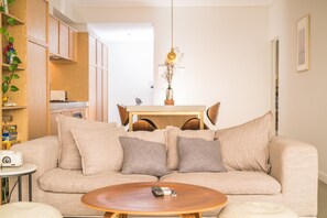 Appartement (2 Bedrooms) | Salle de séjour | Télévision