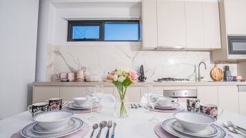 Apartment (2 Bedrooms) | Private kitchen | Oven, dishwasher