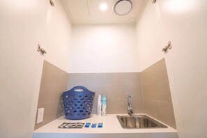 Apartment (2 Bedrooms) | Private kitchen | Oven, stovetop, dishwasher - Luxury Skyrise 2bed2bath APT in Olympic Park (Sydney Olympic Park)