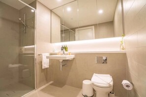 Apartment (2 Bedrooms) | Bathroom