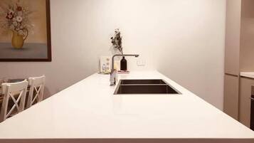 Horno, placa de cocina, lavavajillas