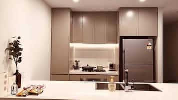 Apartment (2 Bedrooms) | Eigene Küche | Ofen, Herdplatte, Geschirrspüler