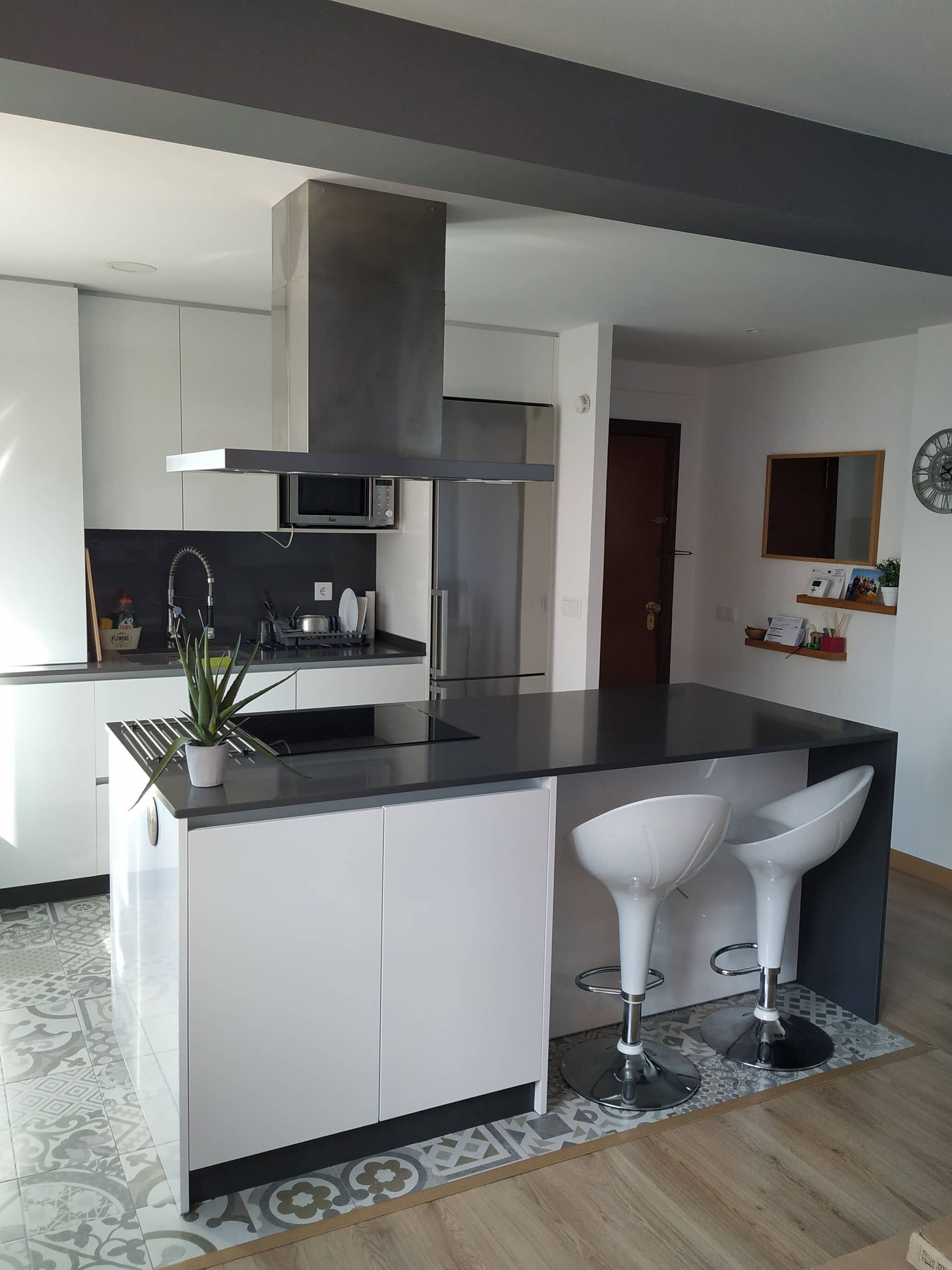 電冰箱、微波爐、鍋具/餐盤/廚房用品