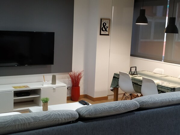 TV - Piso Travesia Vigo Reformado Vistas Ria (Vigo)