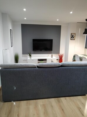 TV - Piso Travesia Vigo Reformado Vistas Ria (Vigo)