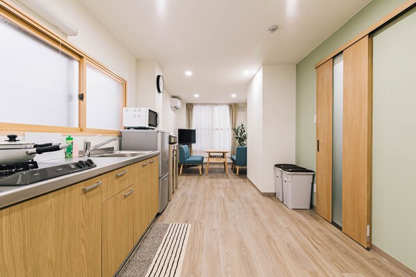 Fridge, microwave, stovetop, electric kettle - TKD HOUSE Asahikawa (Asahikawa)