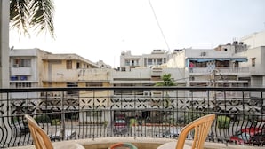 Kamar Deluks | Balkon