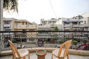 Deluxe Room | Balcony - Under My Roof Green Park (New Delhi)