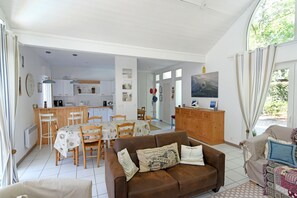 TV, fireplace, DVD player, table tennis