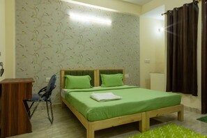 Deluxe Studio, 1 King Bed, Smoking, Kitchenette | Blackout drapes, iron/ironing board, rollaway beds, free WiFi - Eat Sleep Wander Studio Apartments (New Delhi)