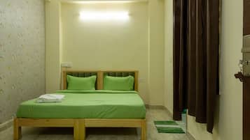 Deluxe Studio, 1 King Bed, Smoking, Kitchenette | Blackout drapes, iron/ironing board, rollaway beds, free WiFi