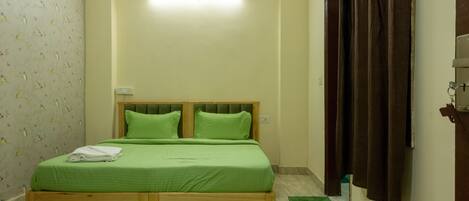 Cortinas blackout y tabla de planchar con plancha