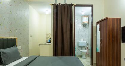 Eat Sleep Wander Studio Apartments