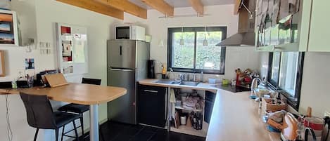 Refrigerador, microondas, horno, placa de cocina