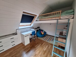 4 quartos, ferros/tábuas de passar roupa, berço de viagem, Wi-Fi