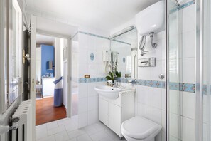 Doppelzimmer, Gartenblick | Badezimmer | Dusche, Bidet, Handtücher
