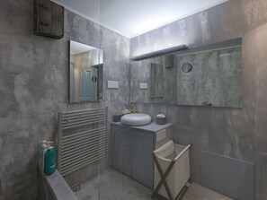 Hair dryer, towels, soap, shampoo - Live in the Acropolis' Shadow-now w/ super Terrace
 (Athina)