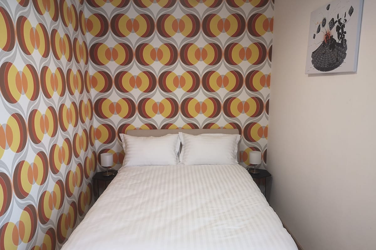 Apartment, 2 Bedrooms (Musical) | 1 bedroom, individually decorated, individually furnished, desk
