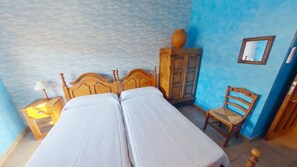 2 habitaciones, tabla de planchar con plancha, cuna de viaje y wifi 