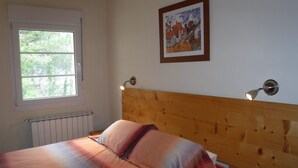 Unclassified image, 3 of 10, button - Suite for Three in Converted Barn on Ground Floor (Outes)