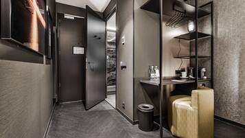 In-room safe, desk, iron/ironing board, free WiFi