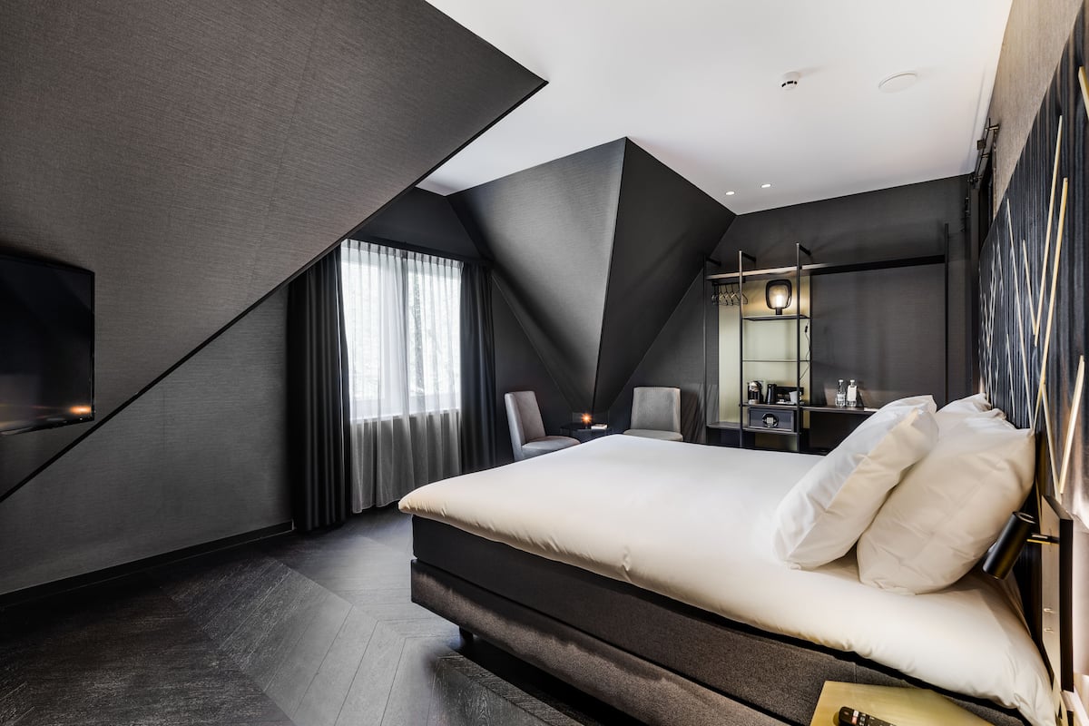 in-room safe, desk, iron/ironing board, free wifi