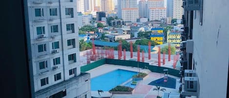 حمّام سباحة خارجي