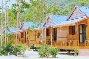 1 chambre, bureau, draps fournis