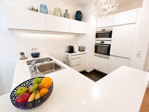 Coffee/tea maker, fridge, microwave, oven