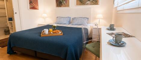 1 chambre, bureau, fer et planche à repasser, accès au Wi-Fi (inclus)