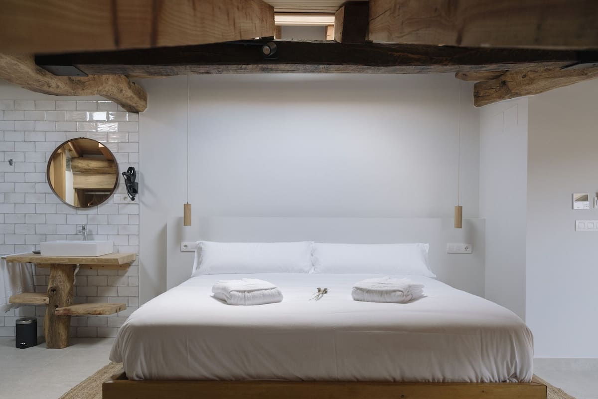 Junior Suite Room | Hypo-allergenic bedding, down duvets, memory-foam beds, in-room safe