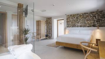 Standard Room | Seprai antialergi, selimut bulu angsa, busa memori, dan brankas