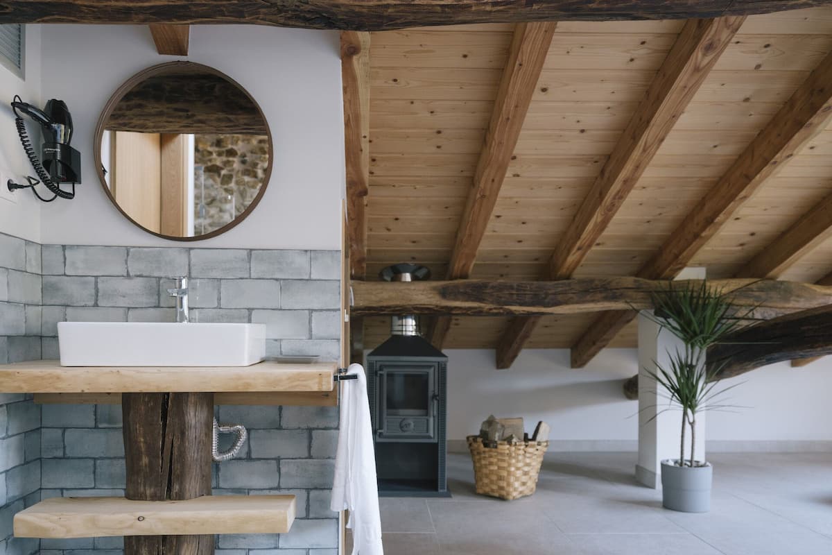 Deluxe Room | Hypo-allergenic bedding, down duvets, memory-foam beds, in-room safe