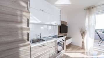 Réfrigérateur, four, plaque de cuisson, lave-vaisselle