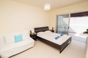 3 chambres, fer et planche à repasser, Wi-Fi, draps fournis