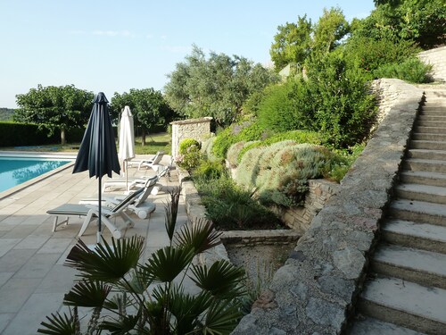 Charming 3 CH house in the countryside. Panoramic view of the Ventoux