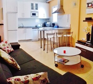 อพาร์ทเมนท์, 1 ห้องนอน, ระเบียง, วิวสวน | บริเวณนั่งเล่น