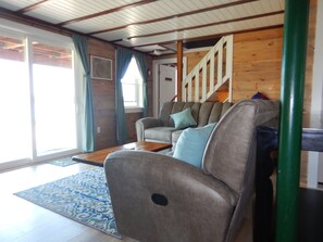 Smart TV, books, stereo - Beautiful sunsets and relaxing days, are waiting for you at Harborside  Cottage. (Tremont)