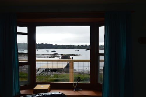 Beautiful sunsets and relaxing days, are waiting for you at Harborside  Cottage.