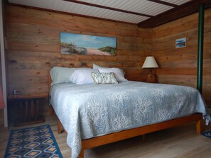 2 bedrooms, in-room safe, iron/ironing board, free WiFi - Beautiful sunsets and relaxing days, are waiting for you at Harborside  Cottage. (Tremont)