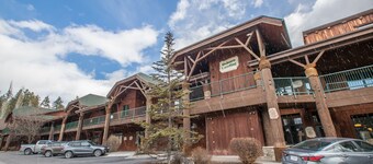 Stay Montana - Downtown Bigfork, Condo de luxe sur la rivière Swan