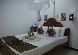 ห้องสแตนดาร์ดดับเบิล | เครื่องนอนระดับพรีเมียม, โต๊ะทำงาน, พื้นที่ทำงานแบบใช้แล็ปท็อป