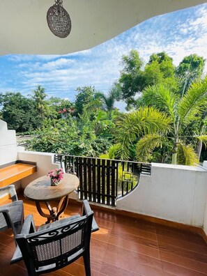 Chambre Deluxe double, 1 chambre, non-fumeur, vue sur le jardin | Vue du balcon