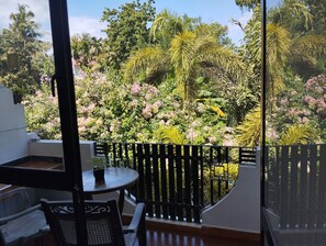 ฝ่ายต้อนรับ