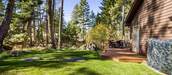 Flathead Lake views, fireplace, private deck & jetted tub - Whispering Rock