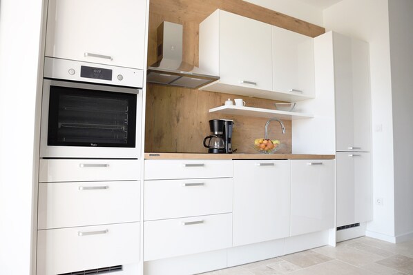 Réfrigérateur, four, plaque de cuisson, lave-vaisselle